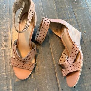 Crown Vintage tan  Perforated Wedge sandals size 9 nwot